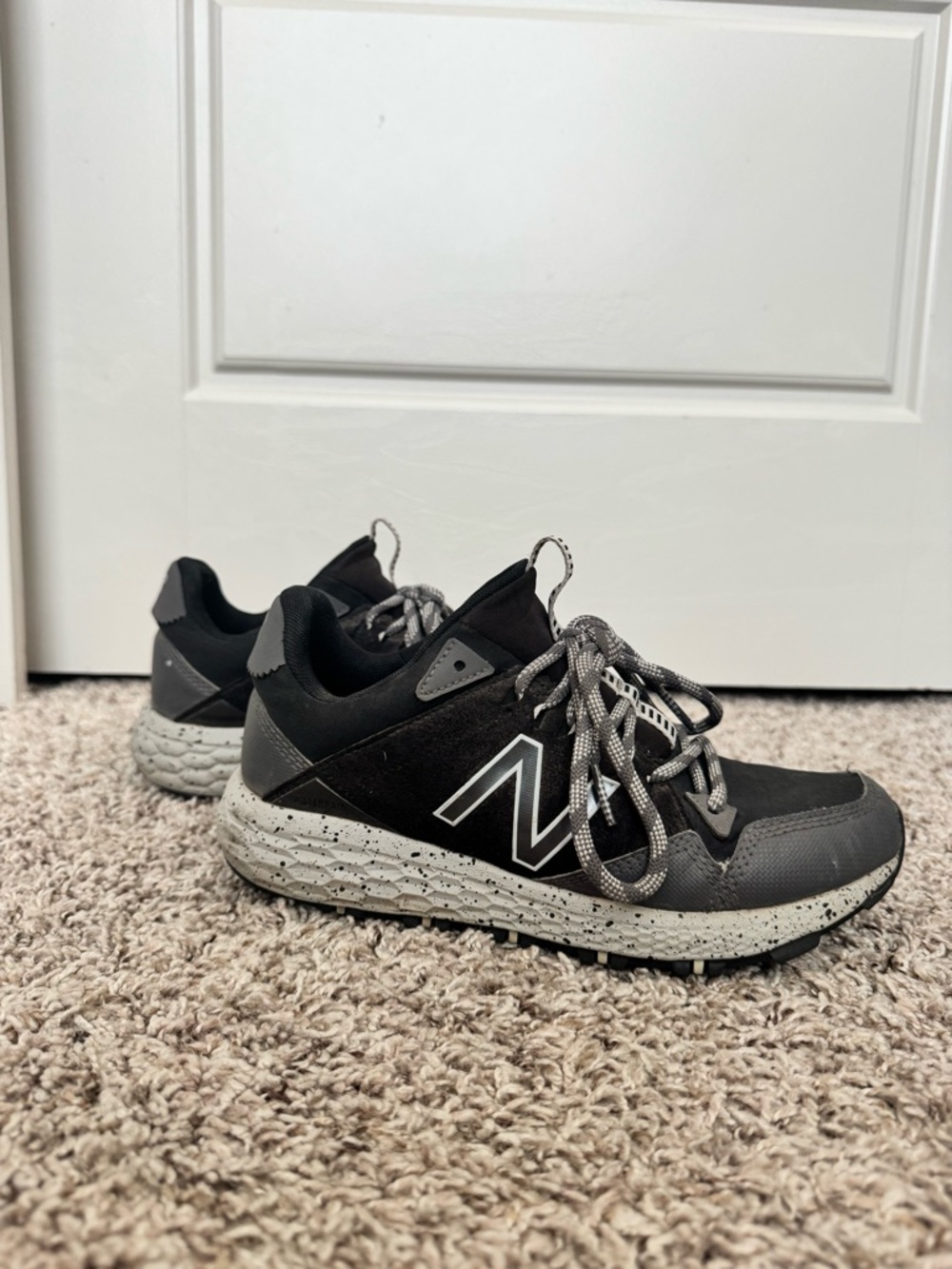 New Balance Women's Fresh Foam Crag Trail V1 Sneaker, Black/Magnet/Raincloud 6.5